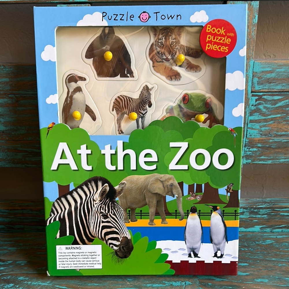 Puzzle Town At the Zoo Kids Book with Puzzle Pieces 2008 Priddy Books